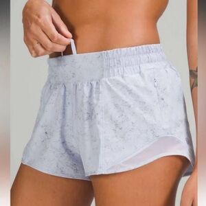 Lululemon Hotty Hots Size 2 Low-rise 2.5” Gravel Dust Pastel Blue limited editio